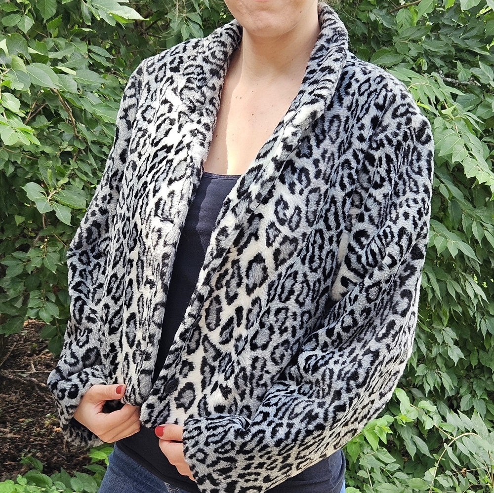 Trending - Leopard Faux Fur Jacket